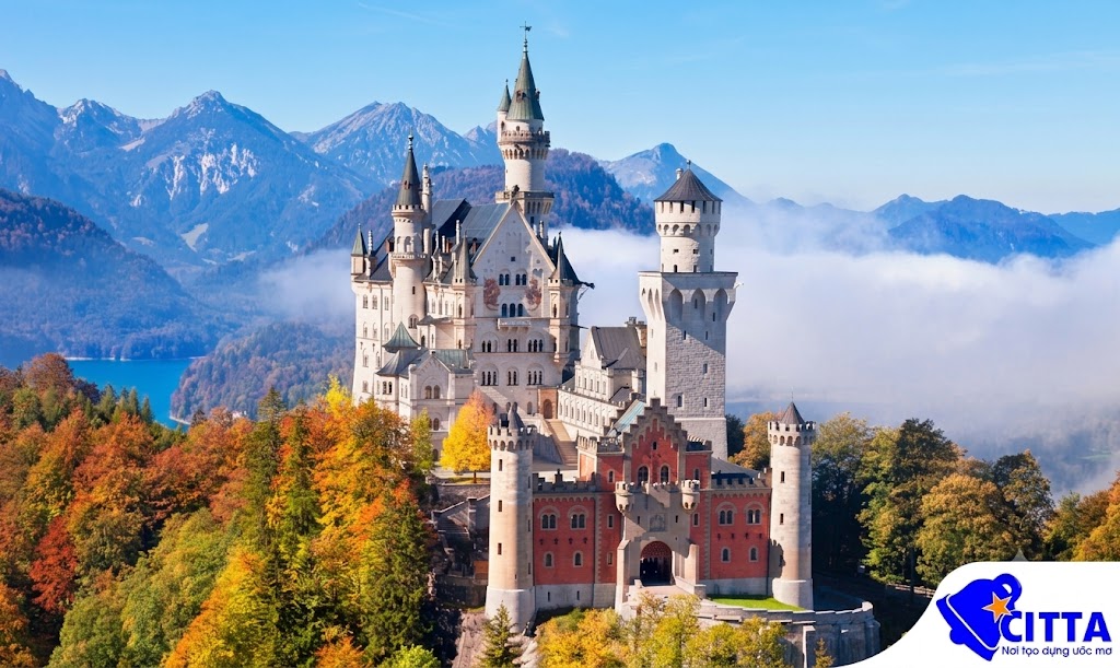 Lâu đài Neuschwanstein như bước ra từ truyện cổ tích.