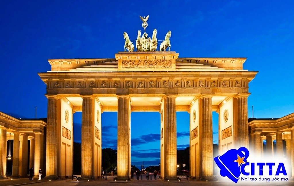 Cổng thành Brandenburger Tor là địa điểm nổi tiếng ở Đức