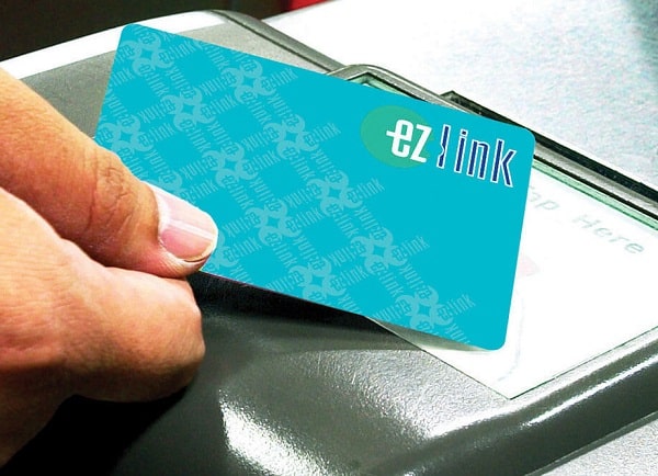 Thẻ EZ-Link hoặc Thẻ Sinh Viên Toàn Thời Gian